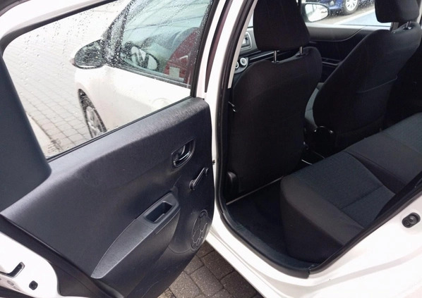 Toyota Yaris cena 26900 przebieg: 211686, rok produkcji 2012 z Głuszyca małe 326